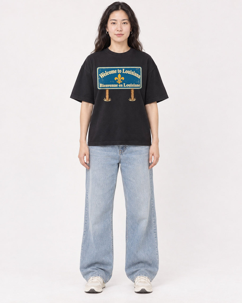 Mockup Boxy Heavyweight Tee Black female full-body 03