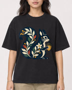 Mockup Boxy Heavyweight Tee Black female close-up 02