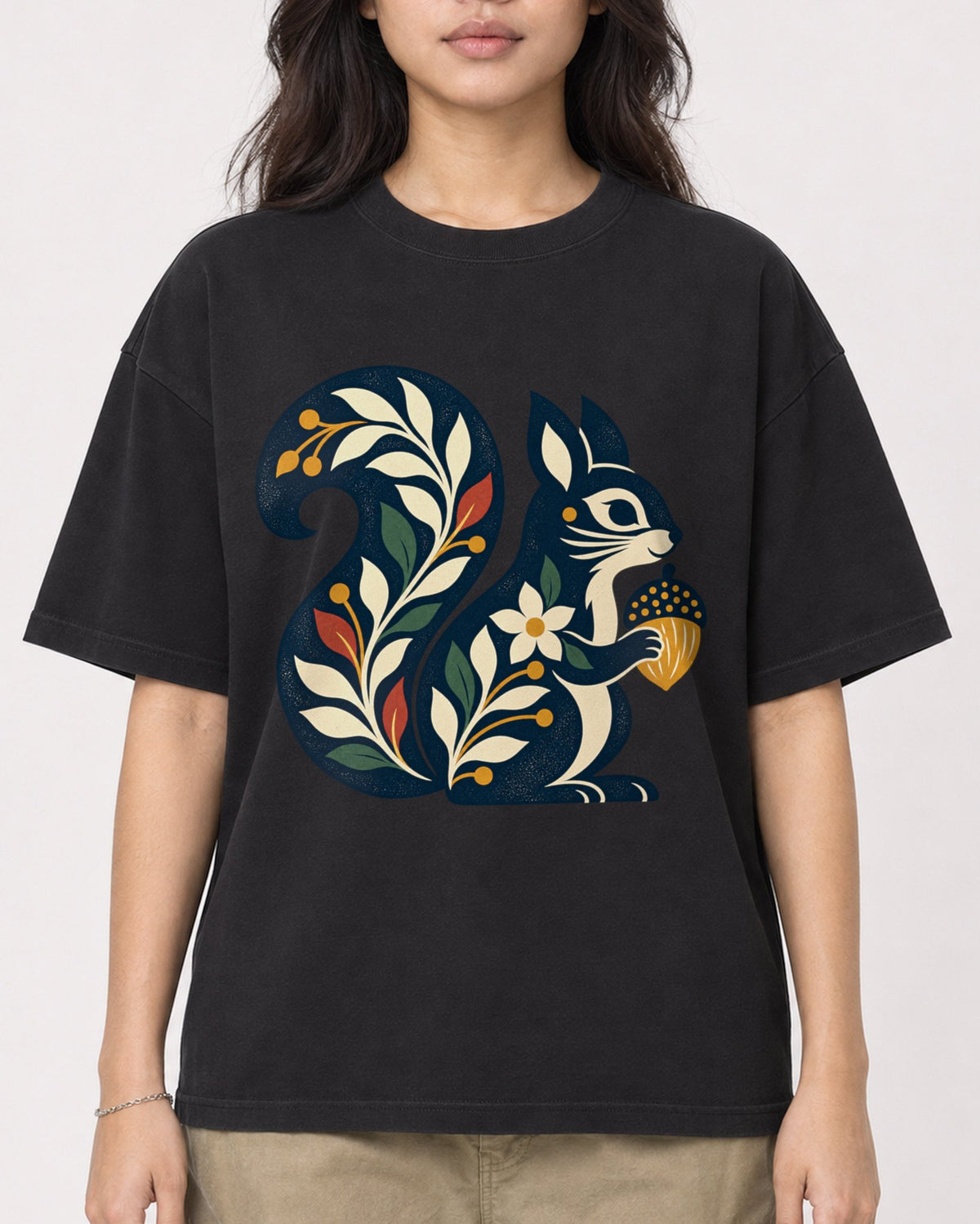 Mockup Boxy Heavyweight Tee Black female close-up 02