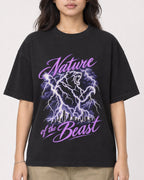 Mockup Boxy Heavyweight Tee Black female close-up 02