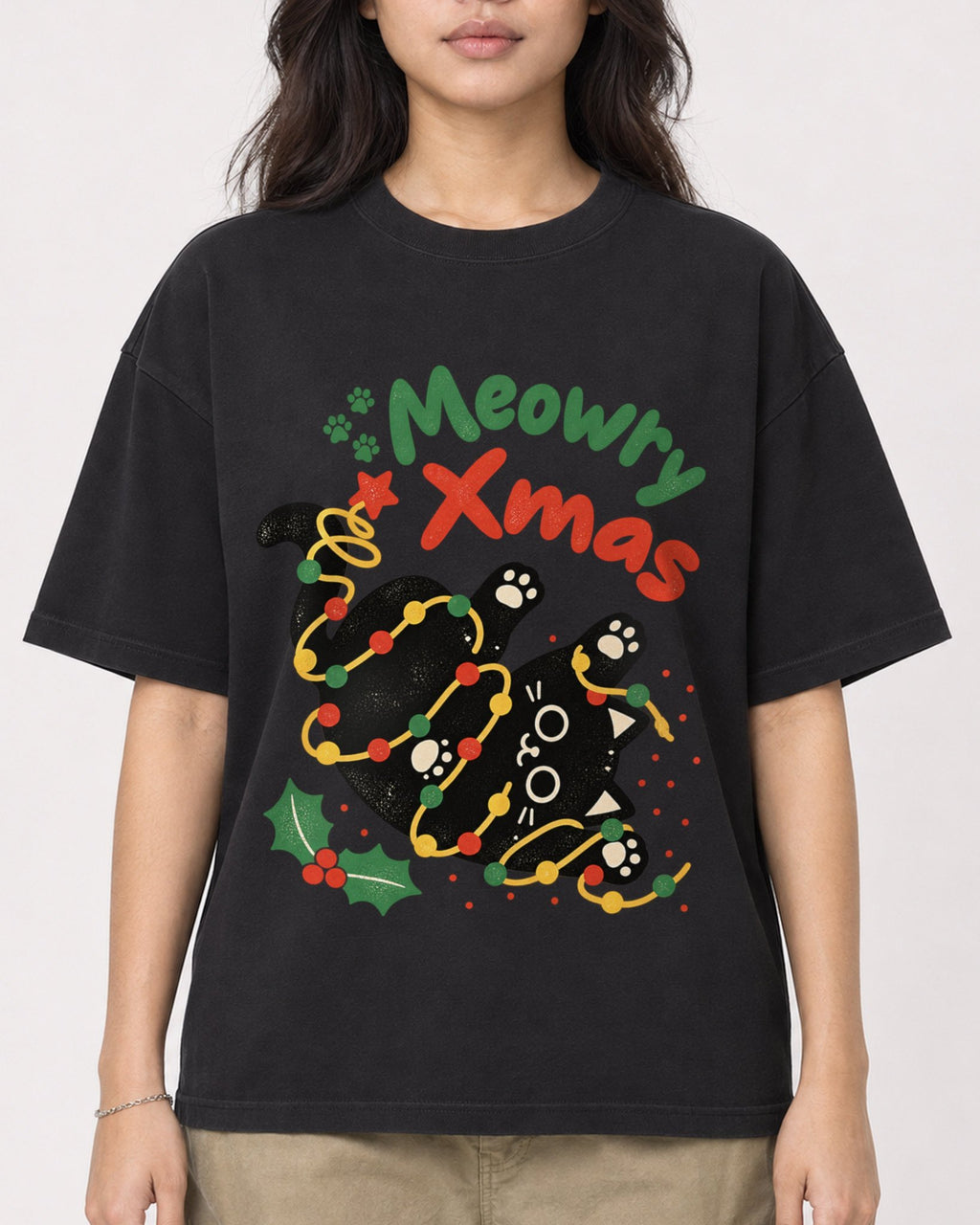 Mockup Boxy Heavyweight Tee Black female close-up 02