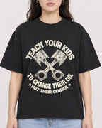 Mockup Boxy Heavyweight Tee Black female close-up 03