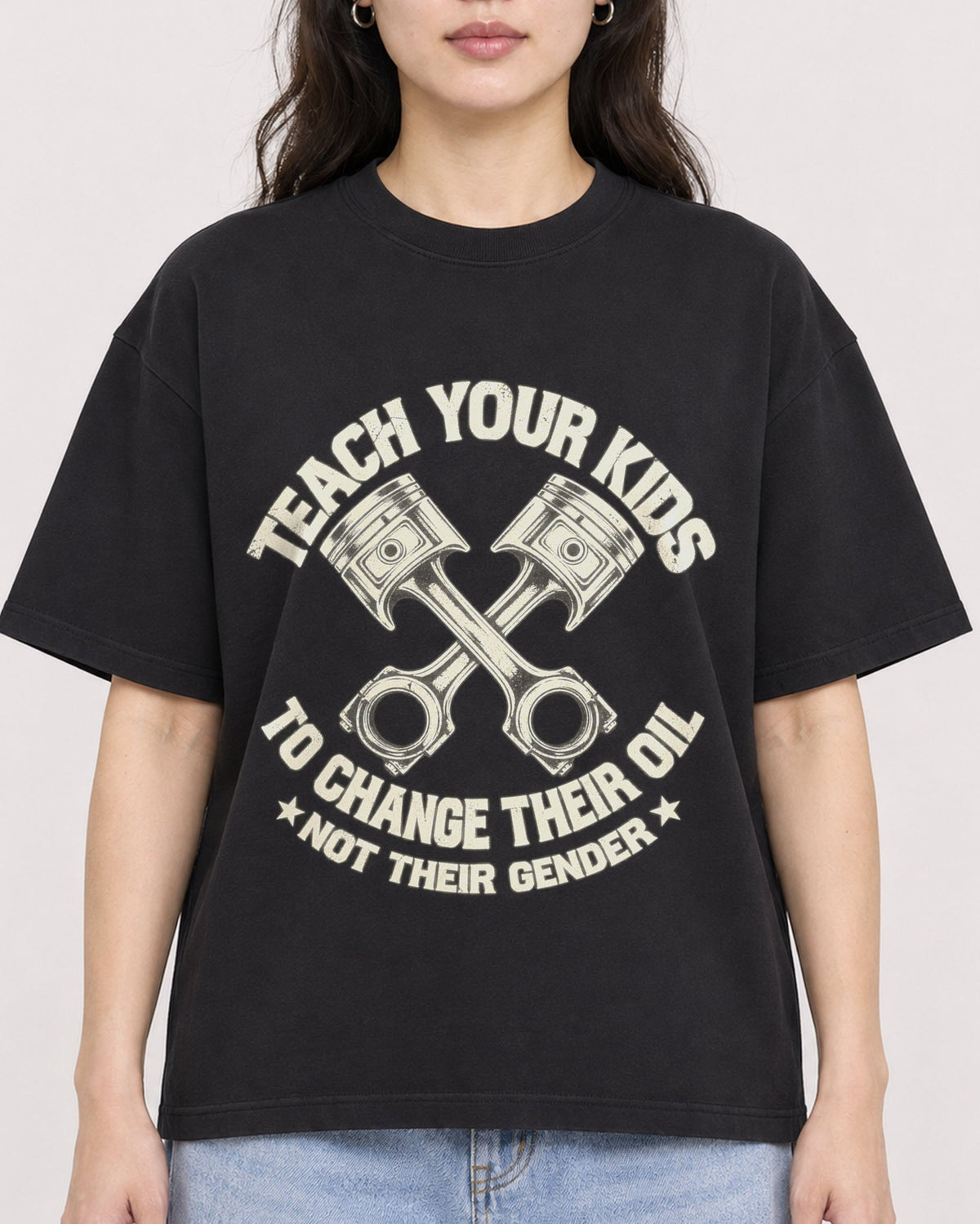Mockup Boxy Heavyweight Tee Black female close-up 03