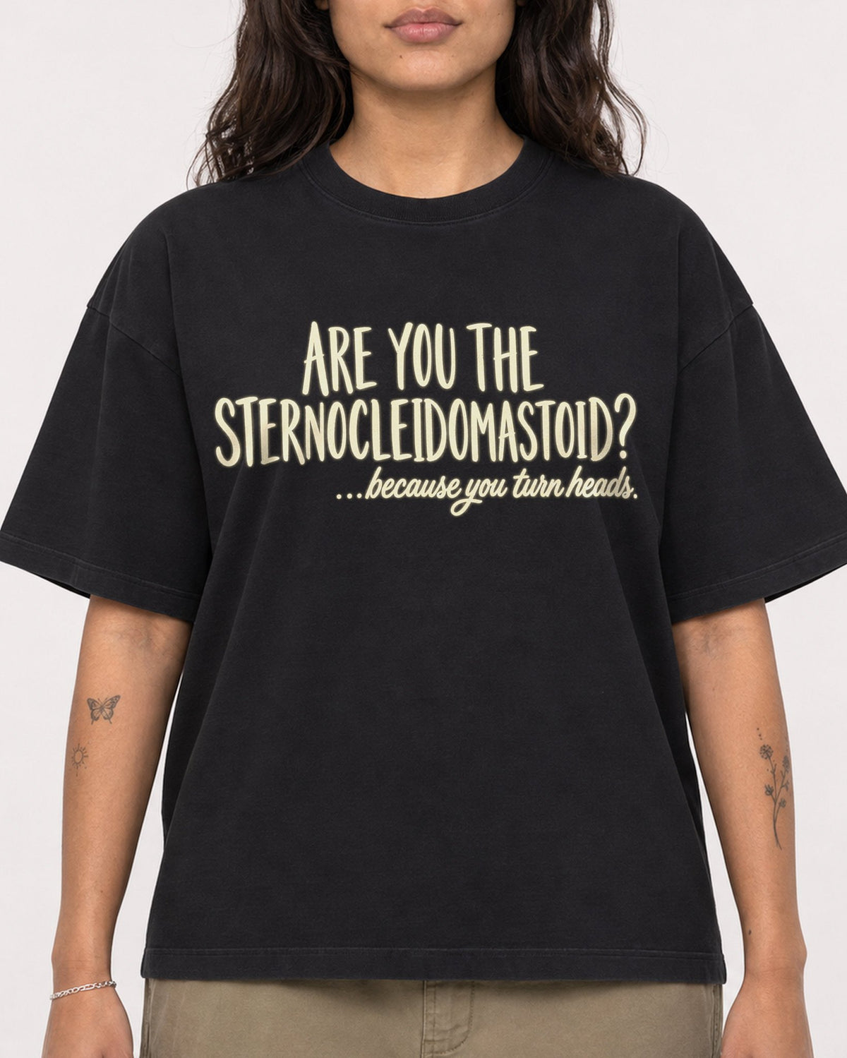 Mockup Boxy Heavyweight Tee Black female close-up 06