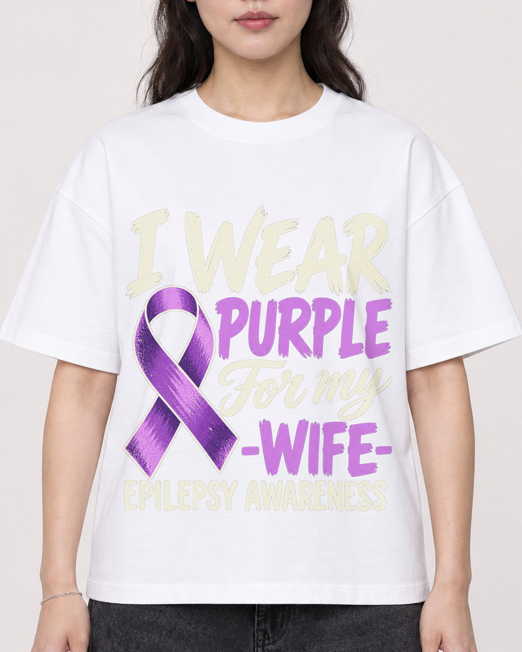 Mockup Boxy Heavyweight Tee White female close-up 03