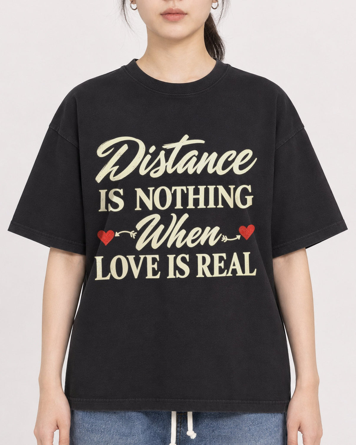Mockup Boxy Heavyweight Tee Black female close-up 21