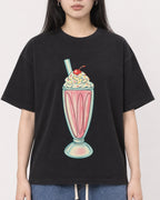 Mockup Boxy Heavyweight Tee Black female close-up 01