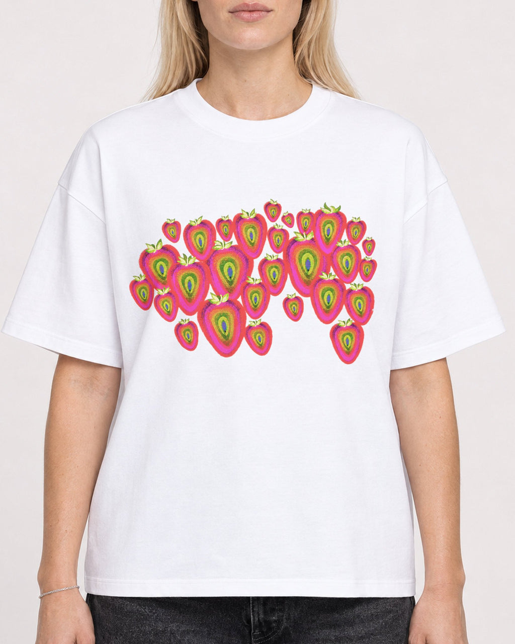 Mockup Boxy Heavyweight Tee White female close-up 08