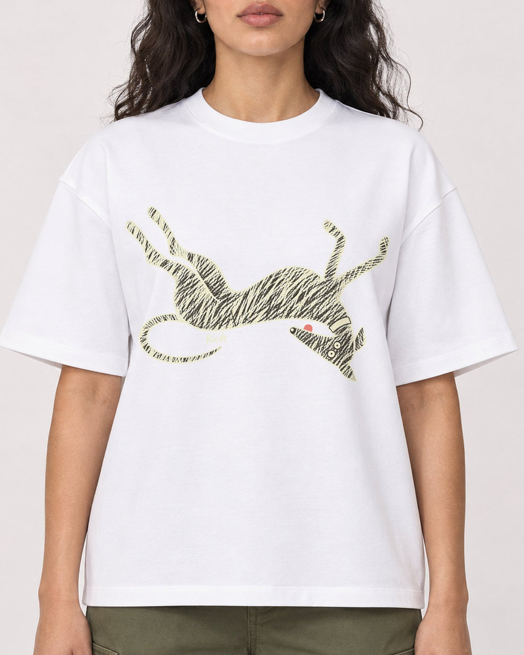 Mockup Boxy Heavyweight Tee White female close-up 07