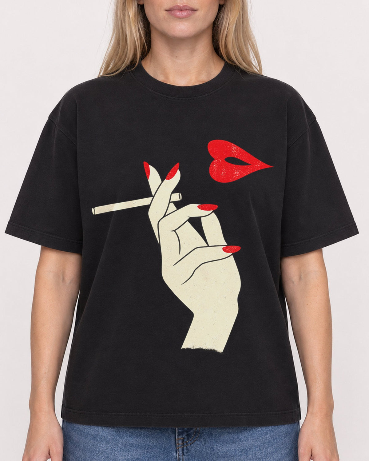 Mockup Boxy Heavyweight Tee Black female close-up 08