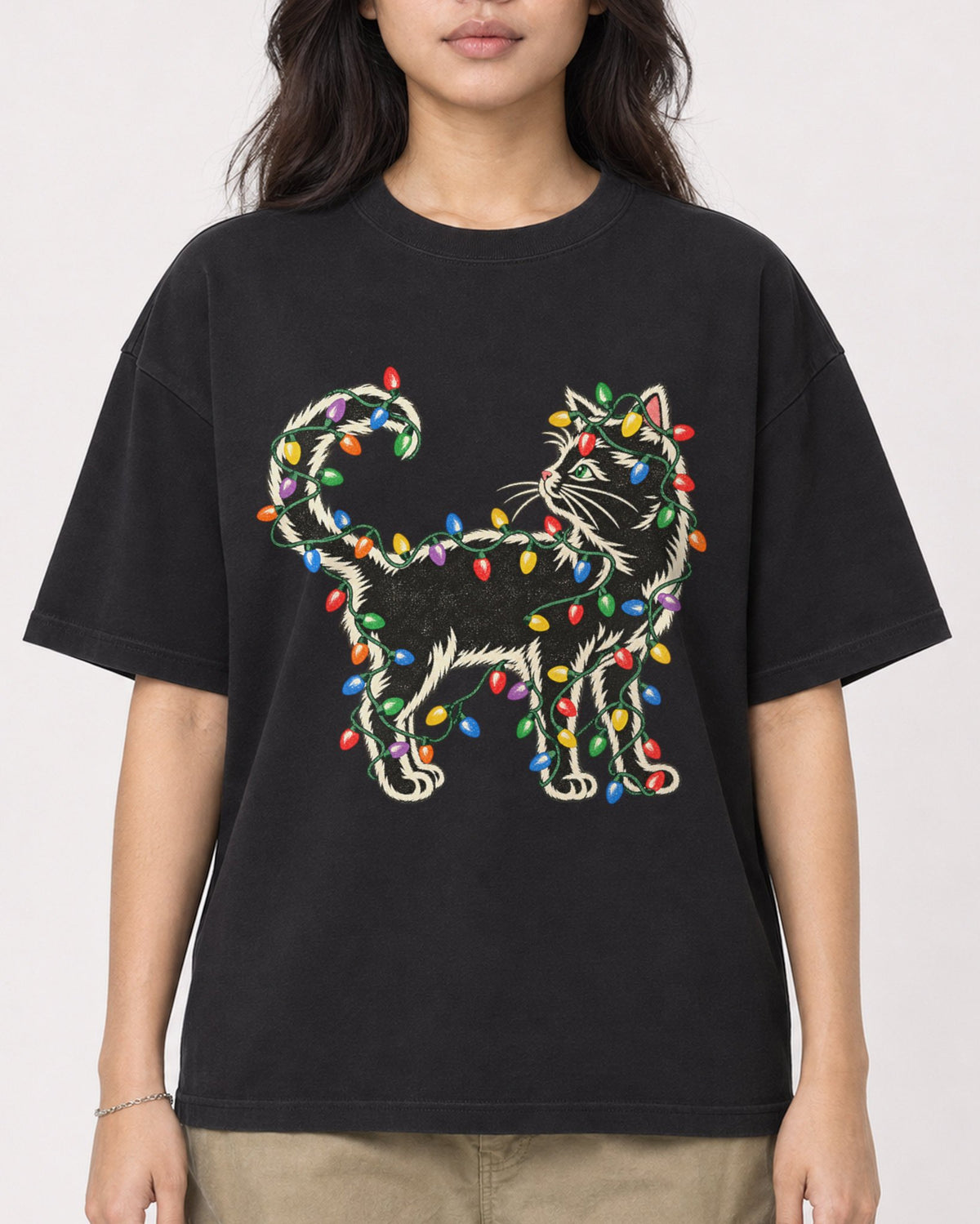 Mockup Boxy Heavyweight Tee Black female close-up 02