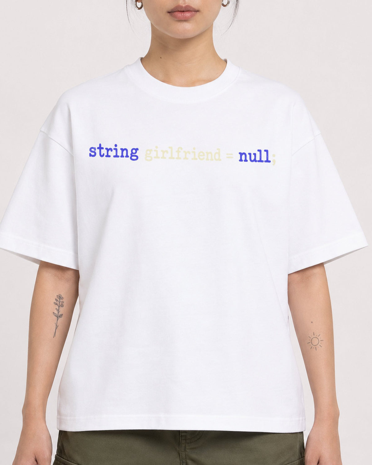 Mockup Boxy Heavyweight Tee White female close-up 12