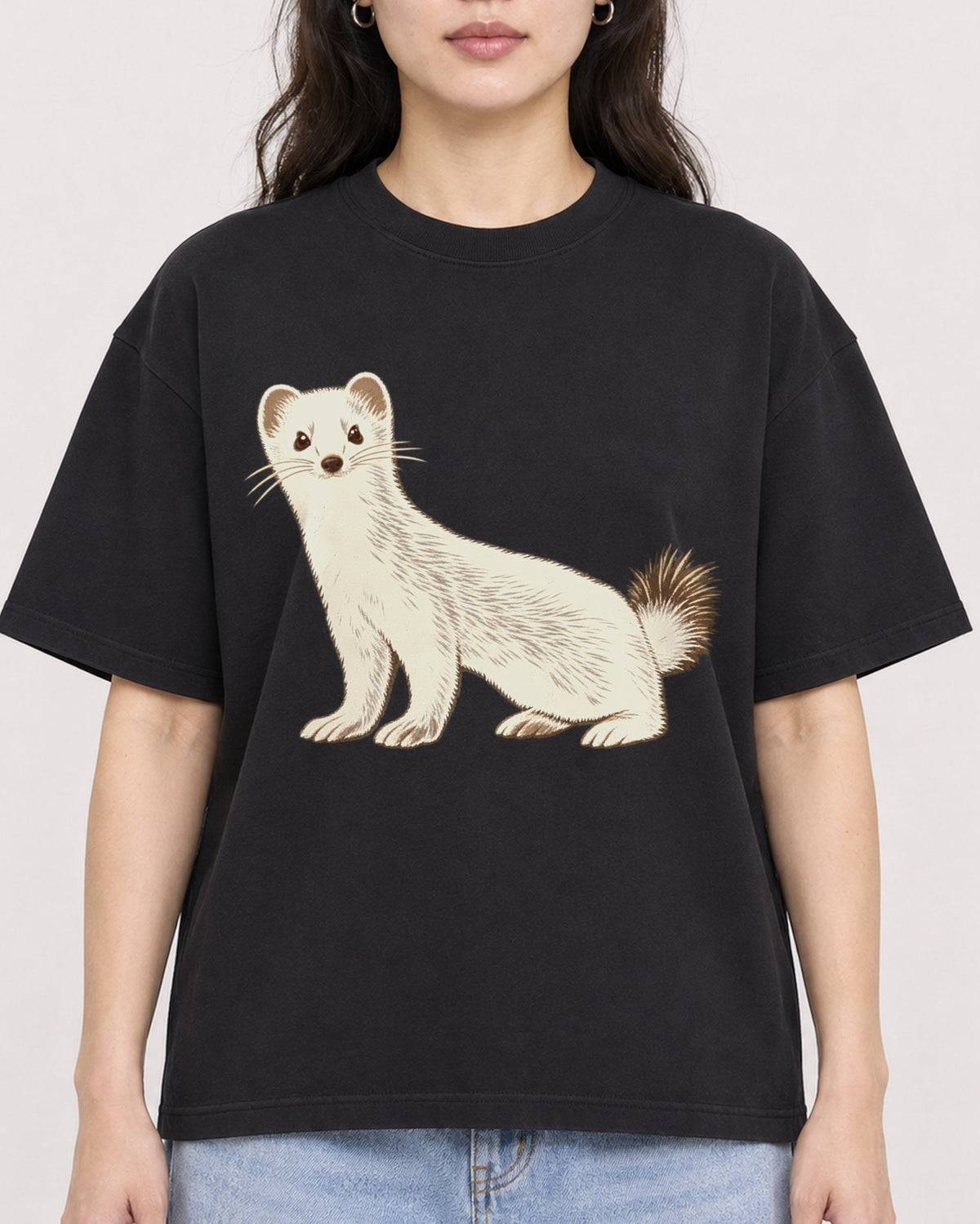 Mockup Boxy Heavyweight Tee Black female close-up 03