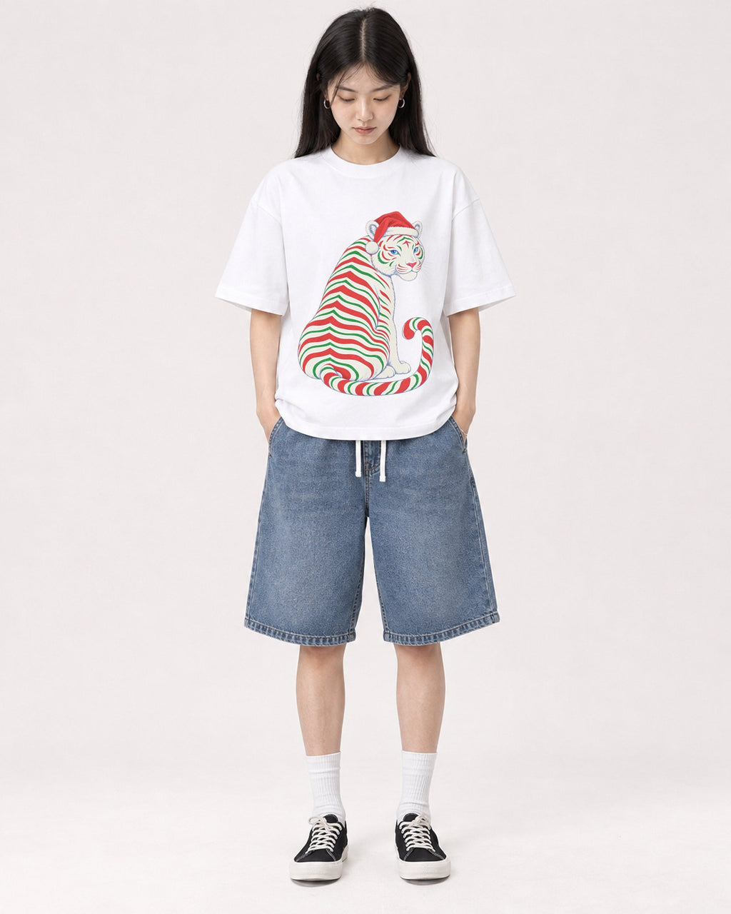 Mockup Boxy Heavyweight Tee White female full-body 01