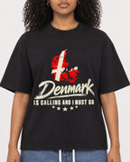 Mockup Boxy Heavyweight Tee Black female close-up 05