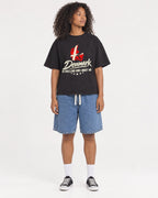 Mockup Boxy Heavyweight Tee Black female full-body 05
