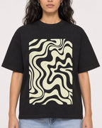 Mockup Boxy Heavyweight Tee Black female close-up 07