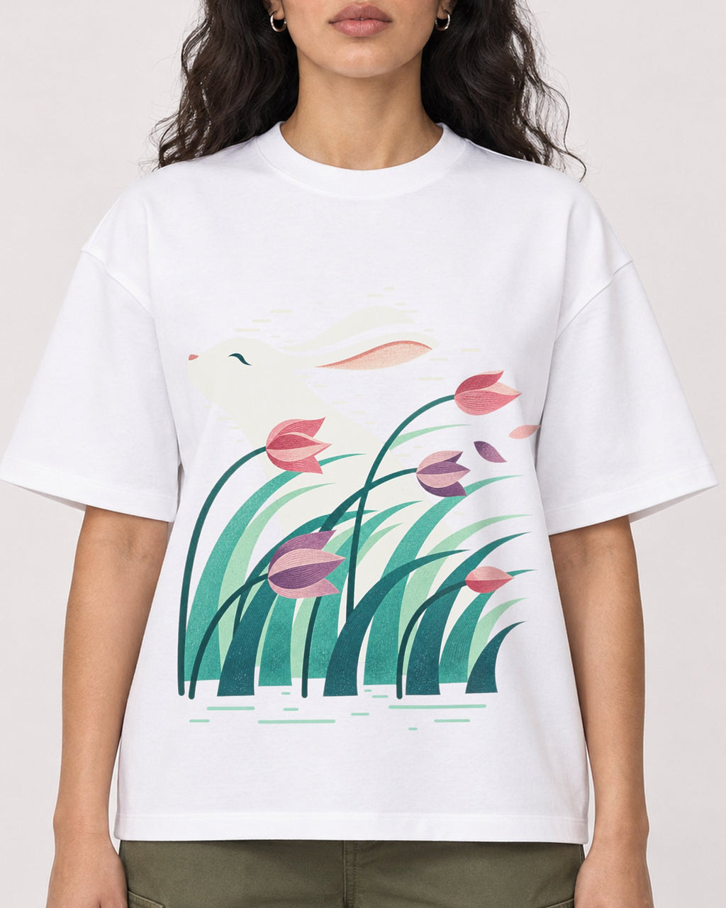 Mockup Boxy Heavyweight Tee White female close-up 07