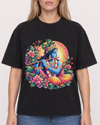 Mockup Boxy Heavyweight Tee Black female close-up 08