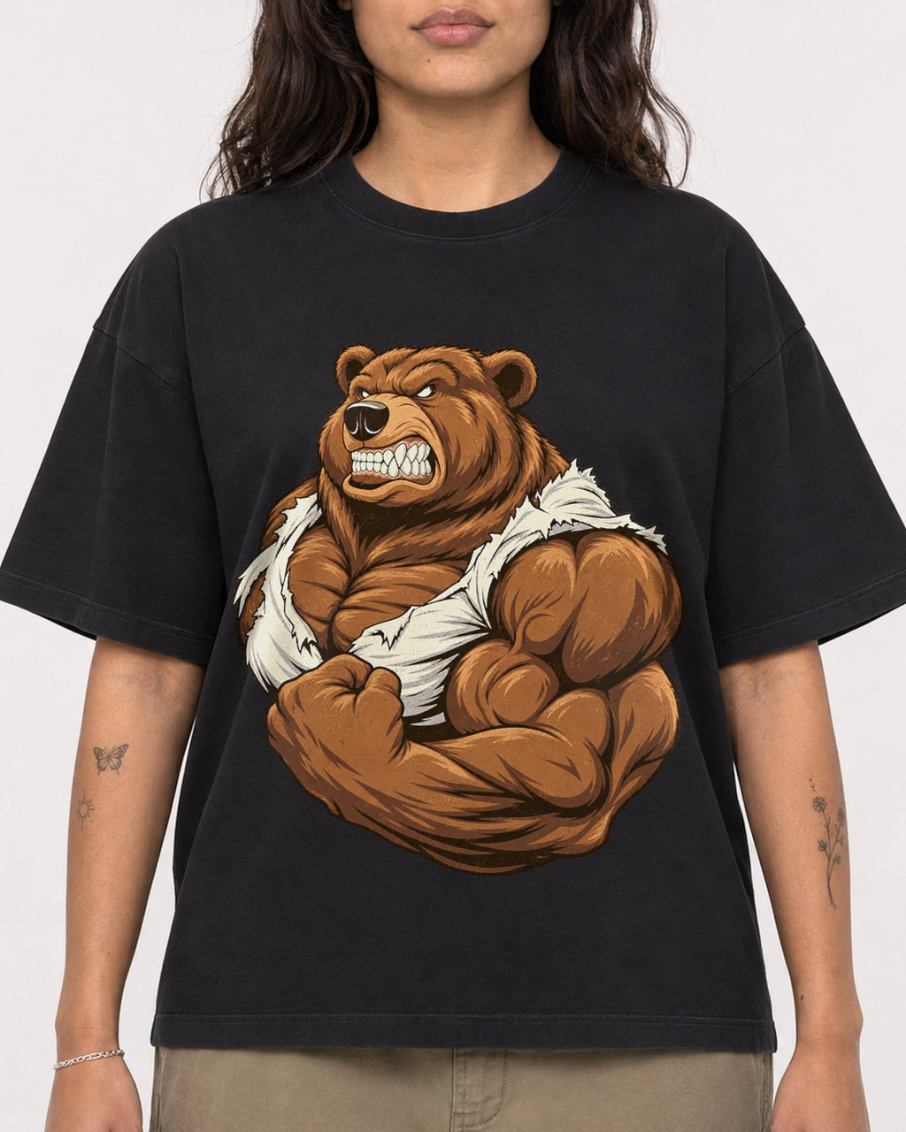 Mockup Boxy Heavyweight Tee Black female close-up 06
