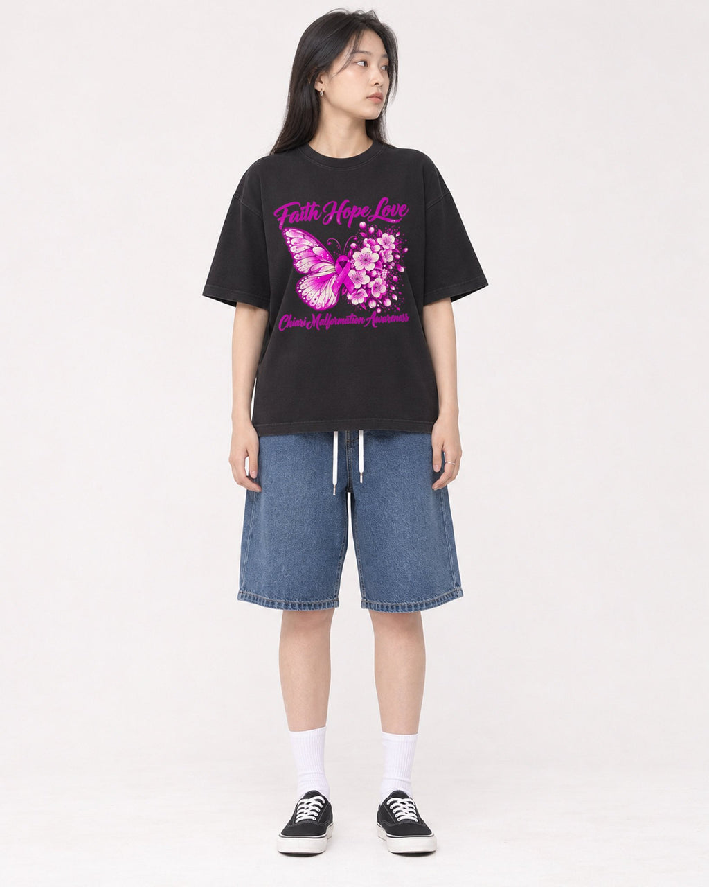 Mockup Boxy Heavyweight Tee Black female full-body 01