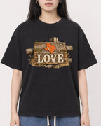 Mockup Boxy Heavyweight Tee Black female close-up 01