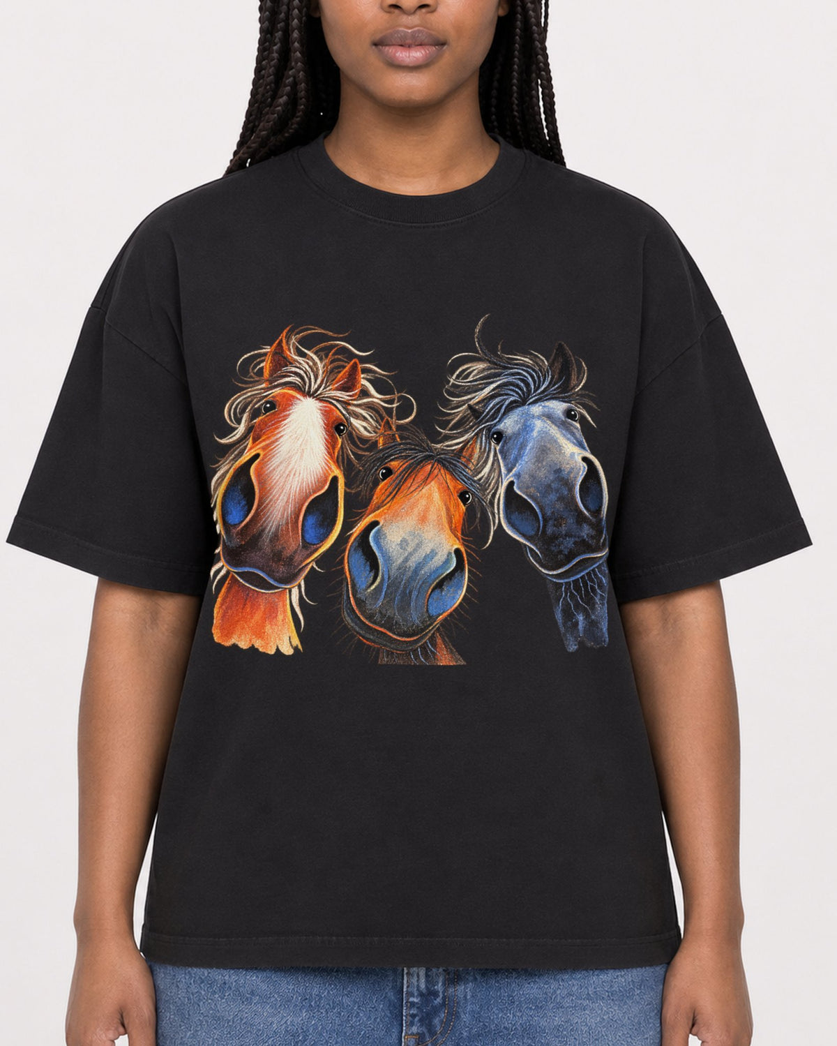 Mockup Boxy Heavyweight Tee Black female close-up 04