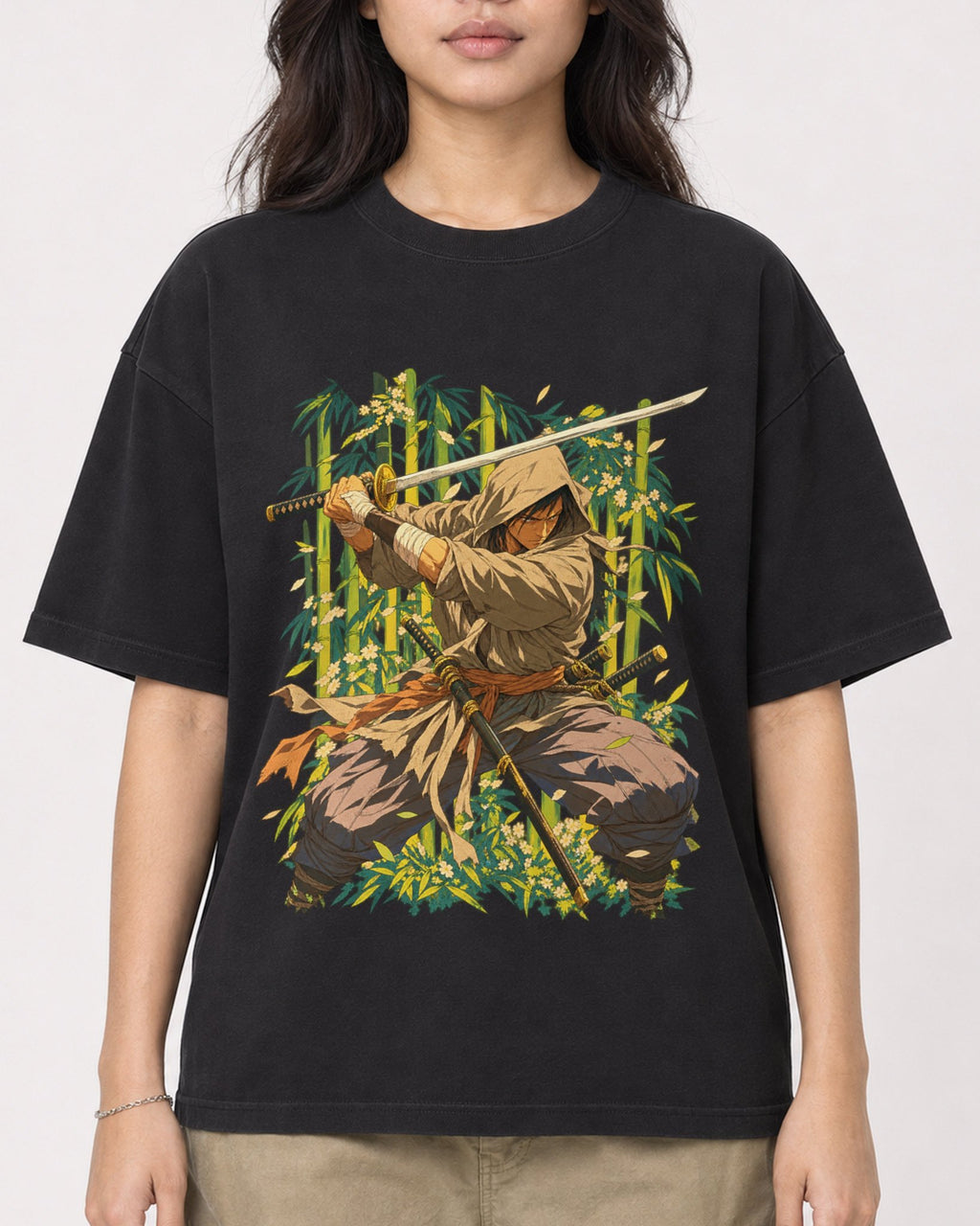 Mockup Boxy Heavyweight Tee Black female close-up 02