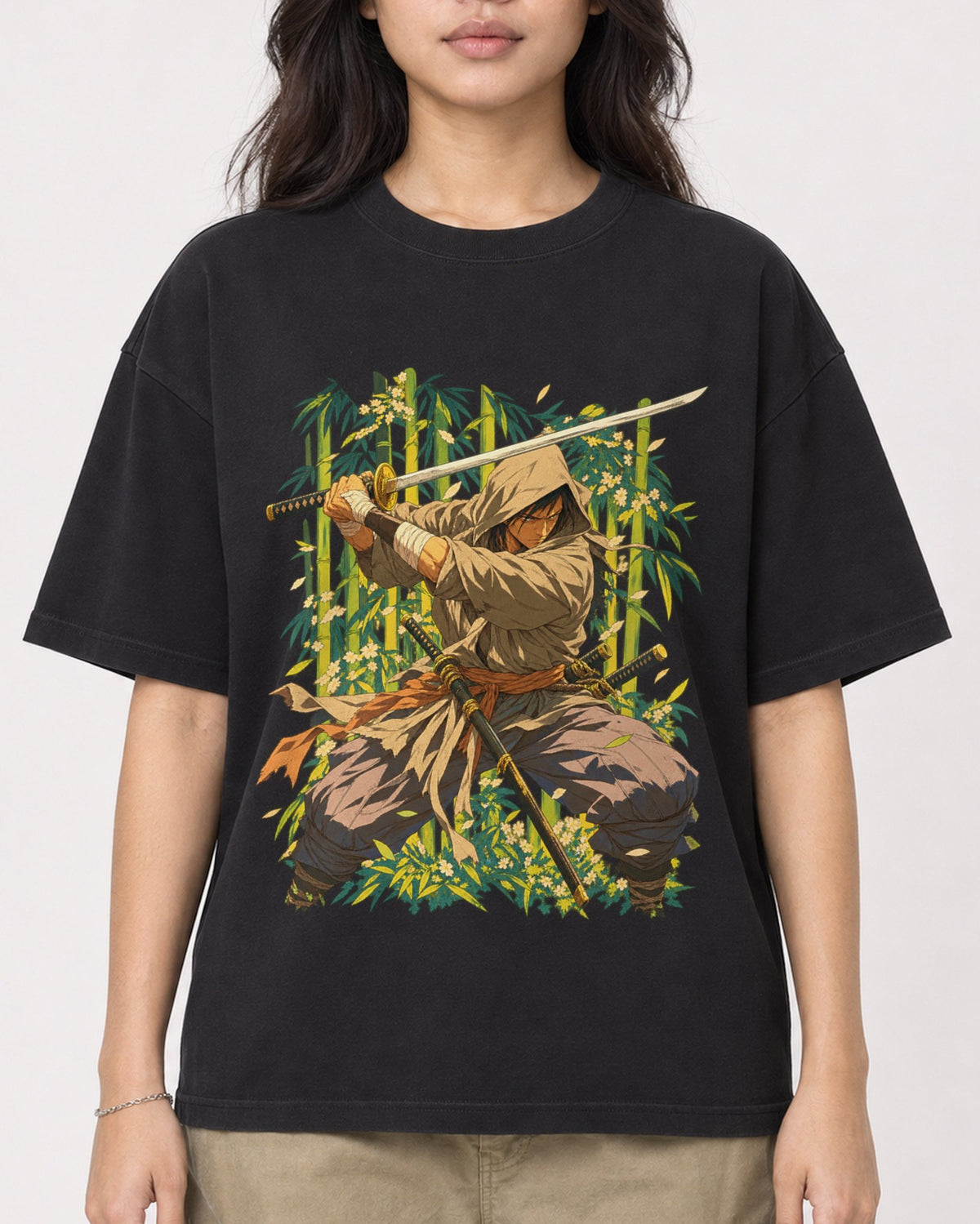 Mockup Boxy Heavyweight Tee Black female close-up 02
