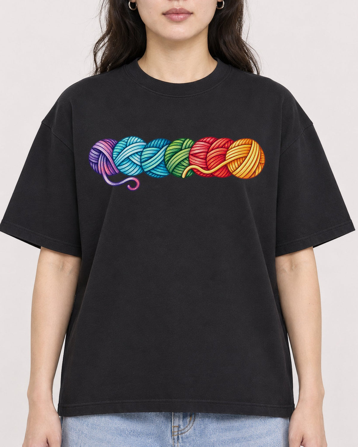 Mockup Boxy Heavyweight Tee Black female close-up 03