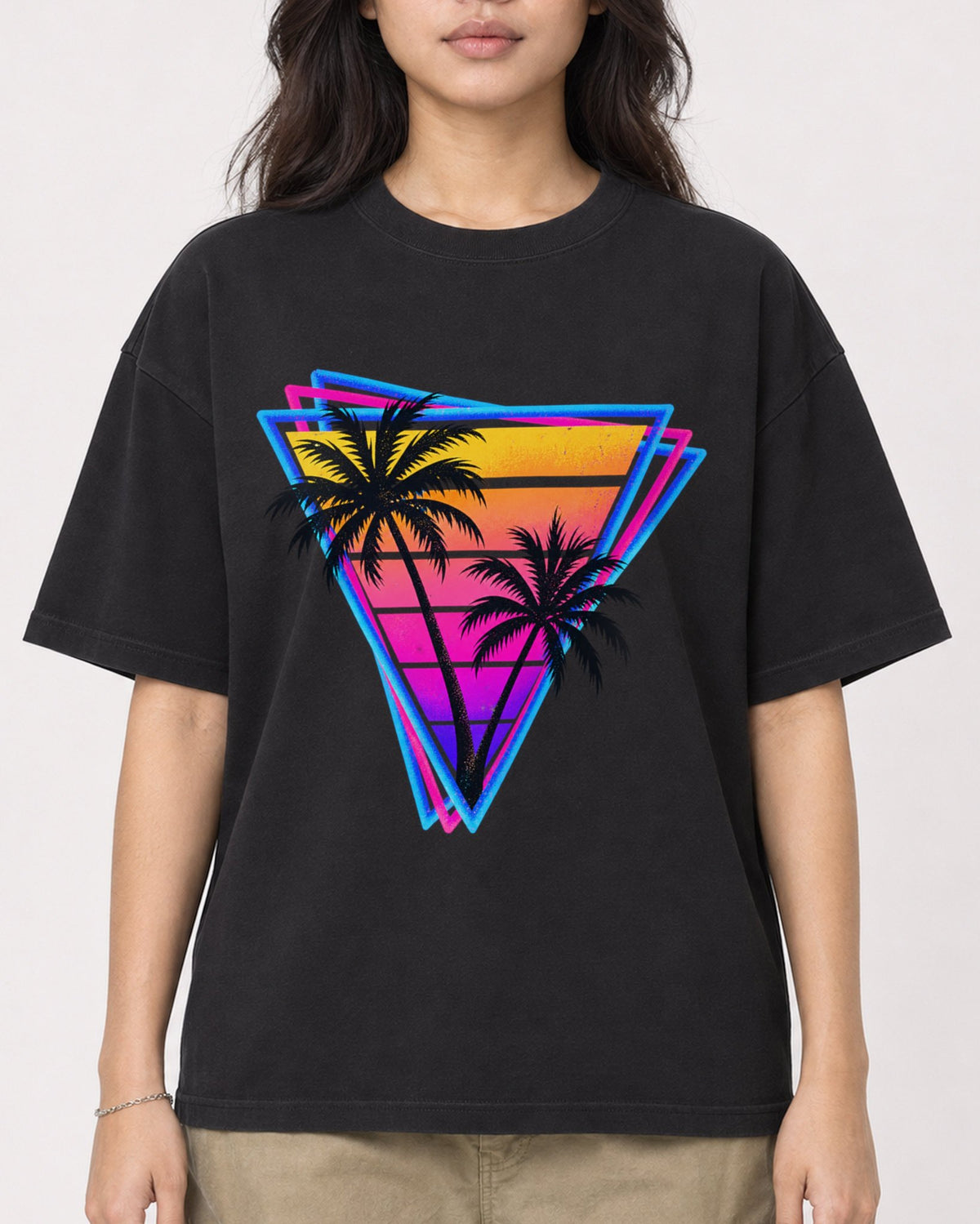 Mockup Boxy Heavyweight Tee Black female close-up 02
