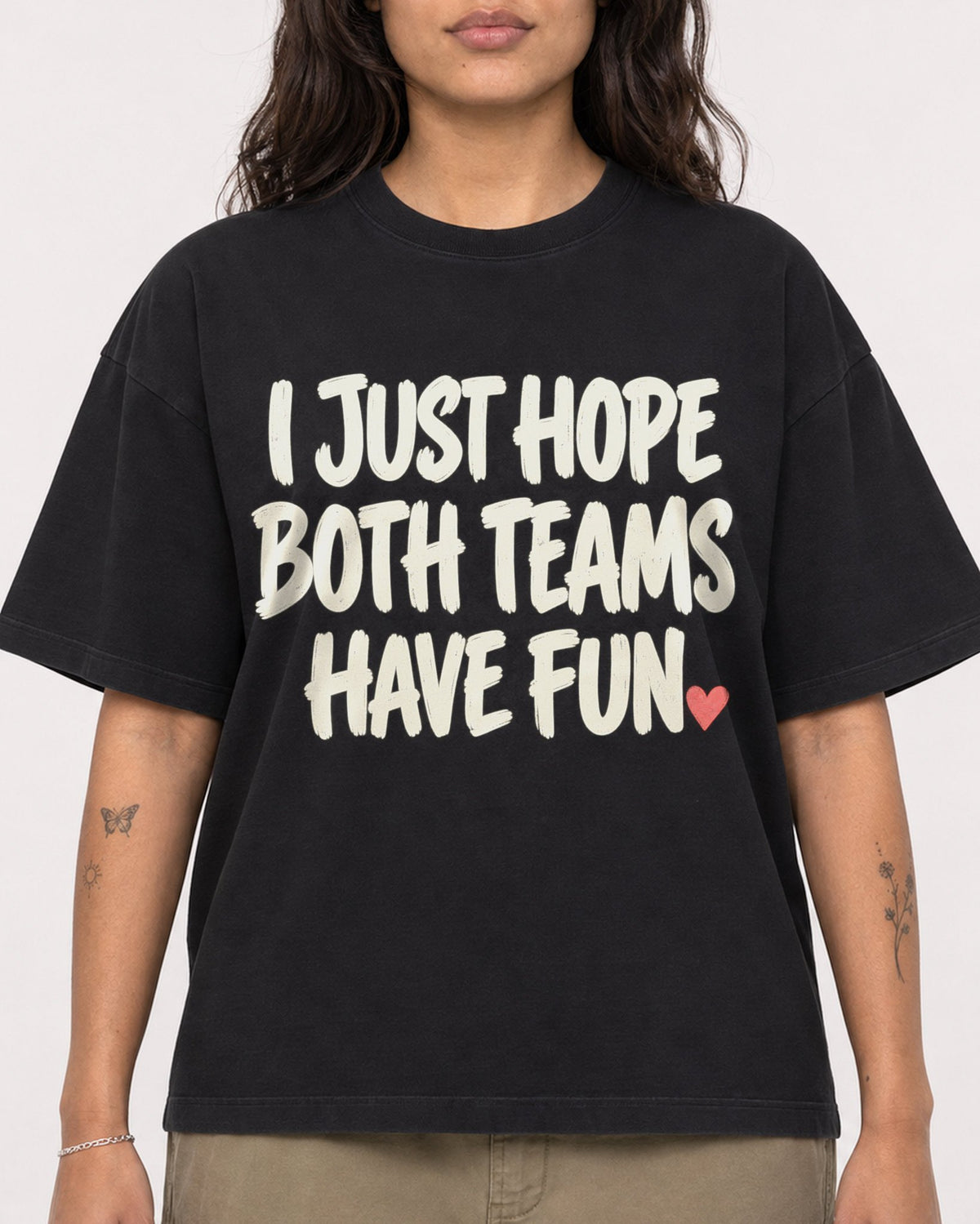 Mockup Boxy Heavyweight Tee Black female close-up 06
