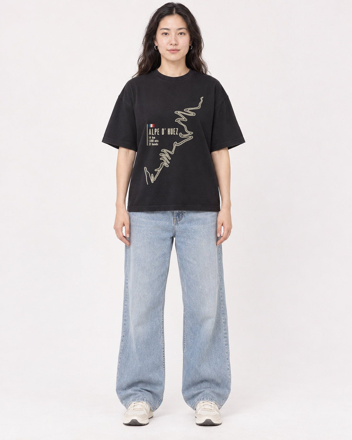 Mockup Boxy Heavyweight Tee Black female full-body 03