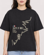 Mockup Boxy Heavyweight Tee Black female close-up 03