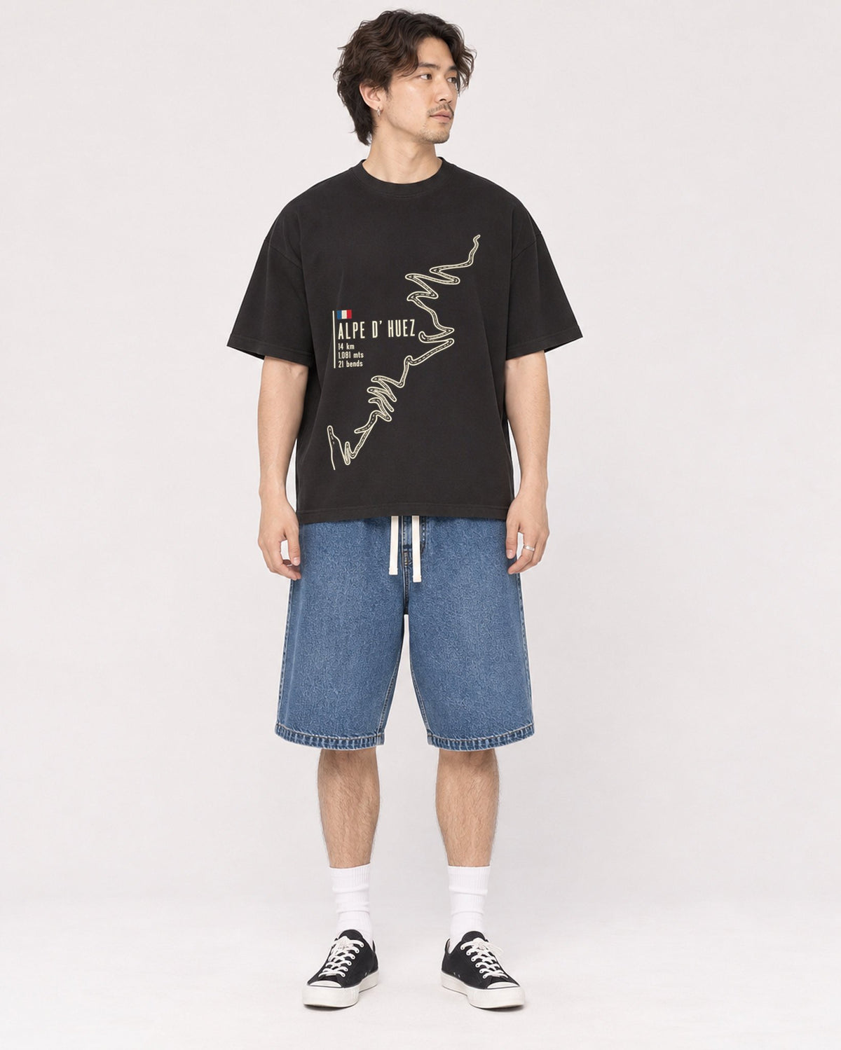 Mockup Boxy Heavyweight Tee Black male full-body 03