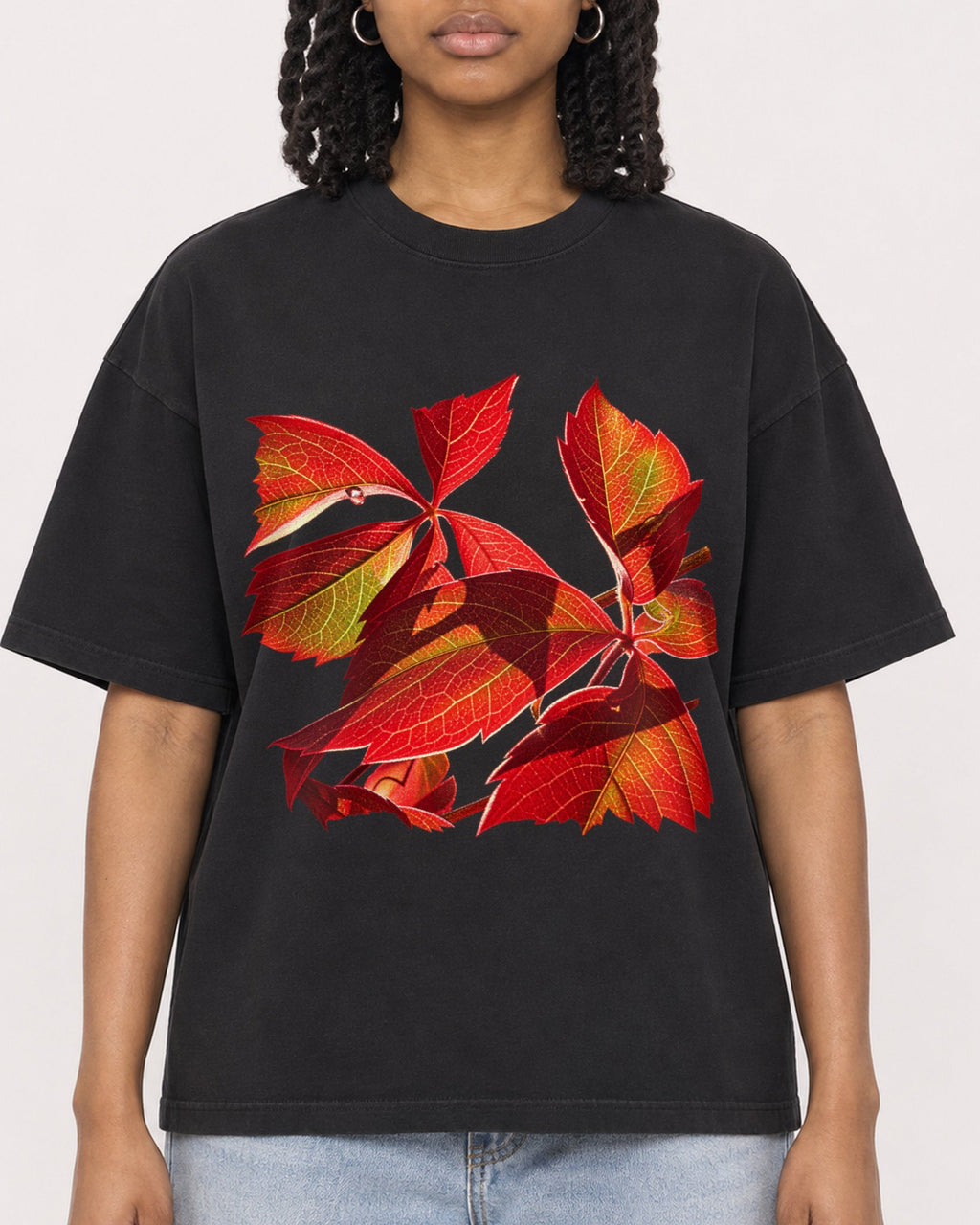 Mockup Boxy Heavyweight Tee Black female close-up 15