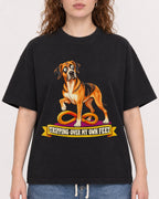 Mockup Boxy Heavyweight Tee Black female close-up 09