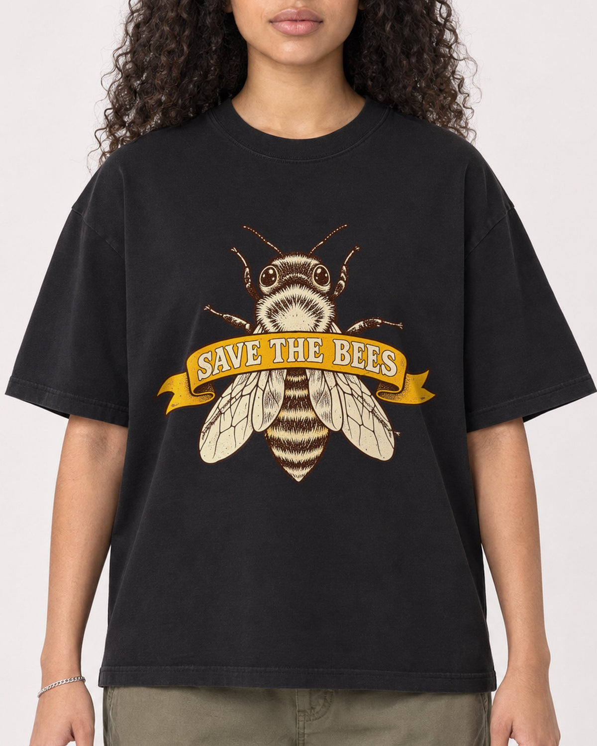 Mockup Boxy Heavyweight Tee Black female close-up 10
