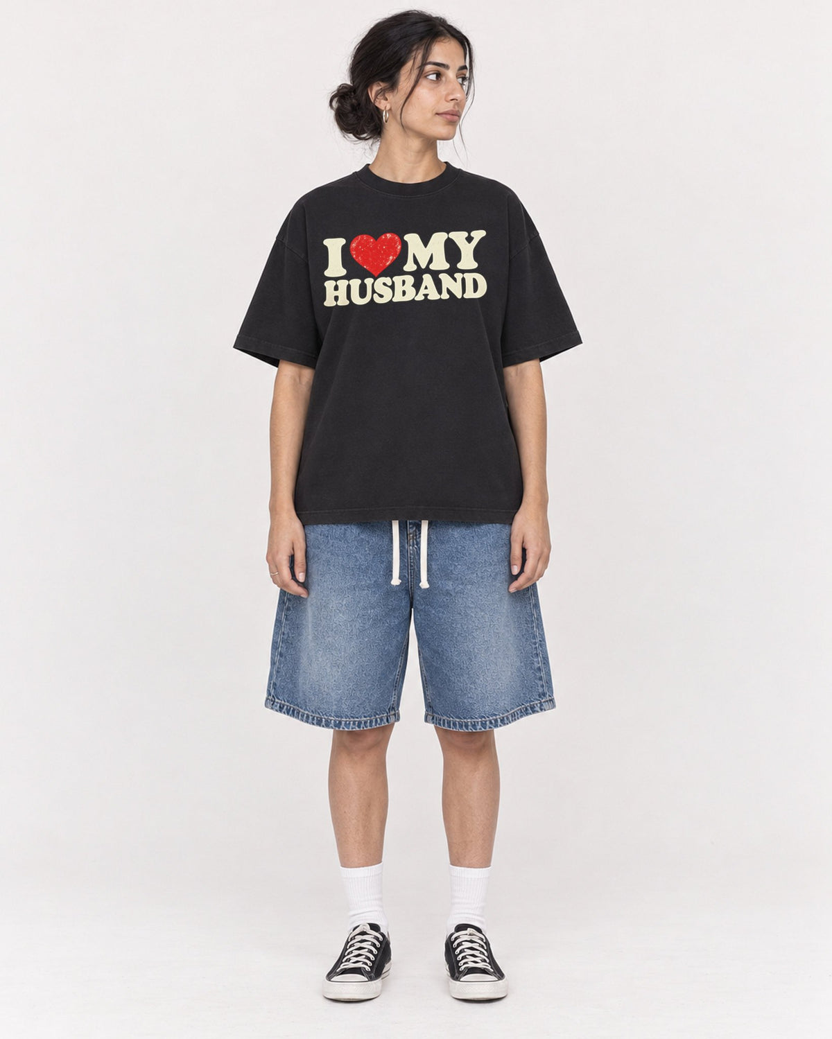 Mockup Boxy Heavyweight Tee Black female full-body 17