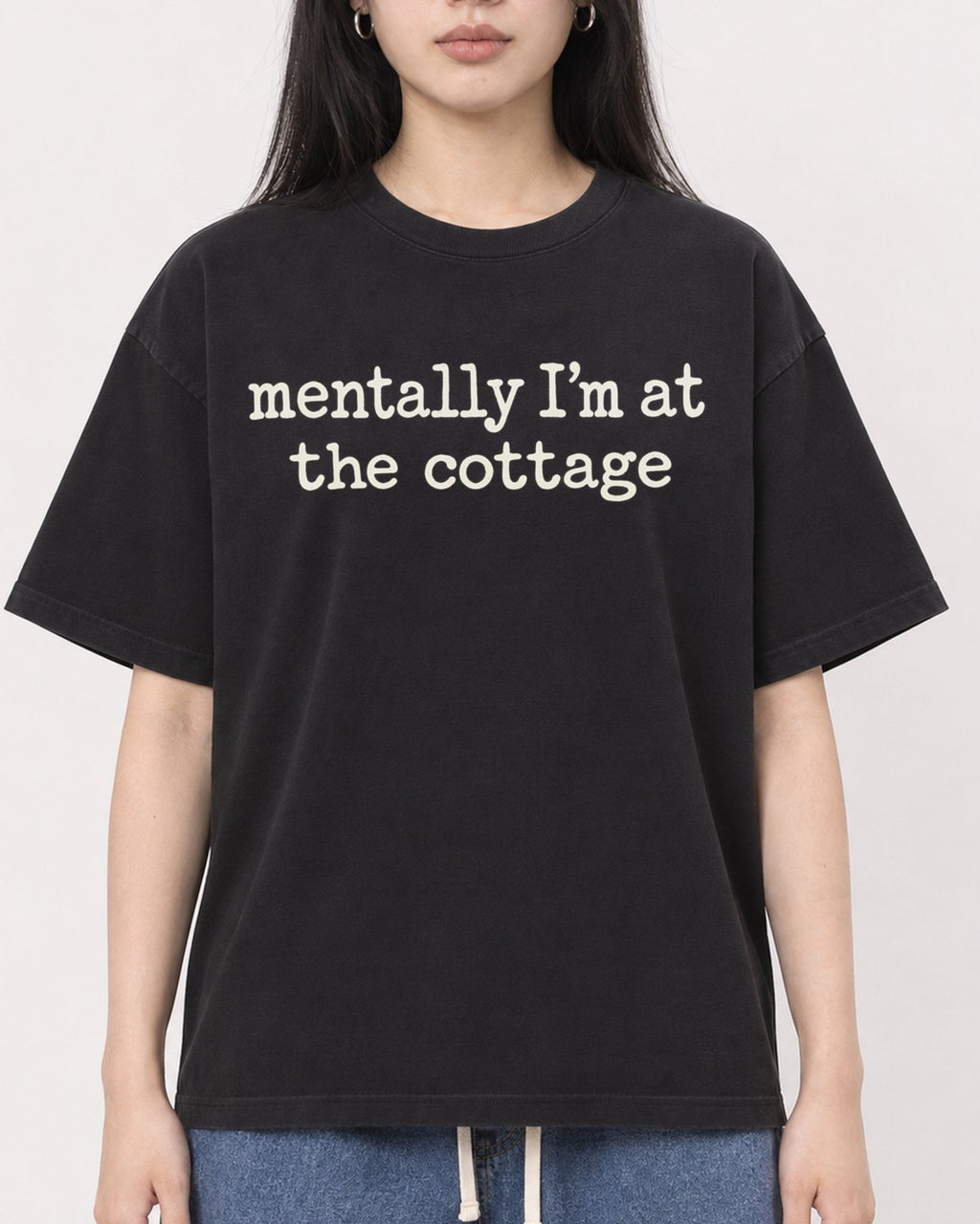 Mockup Boxy Heavyweight Tee Black female close-up 01