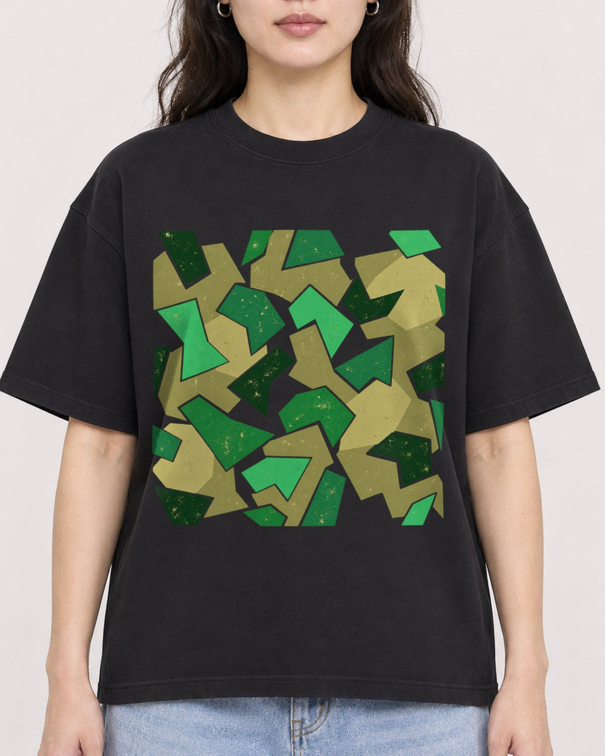 Mockup Boxy Heavyweight Tee Black female close-up 03