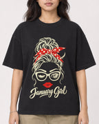 Mockup Boxy Heavyweight Tee Black female close-up 02