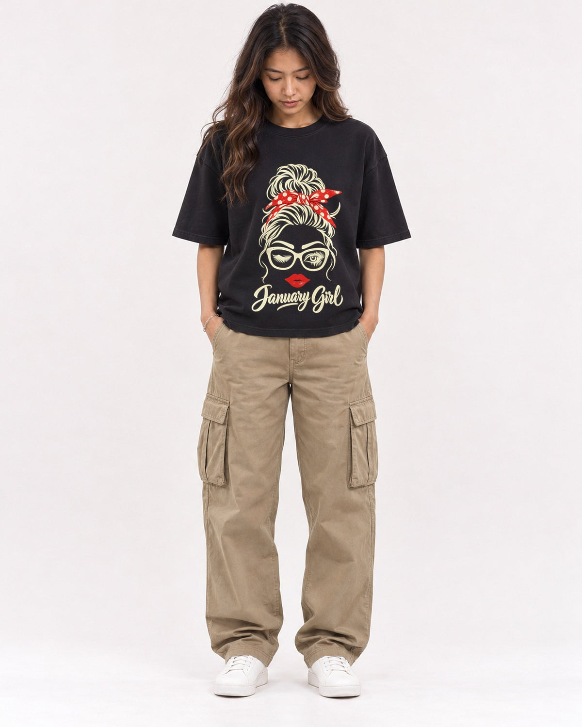 Mockup Boxy Heavyweight Tee Black female full-body 02