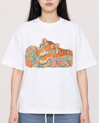 Mockup Boxy Heavyweight Tee White female close-up 01