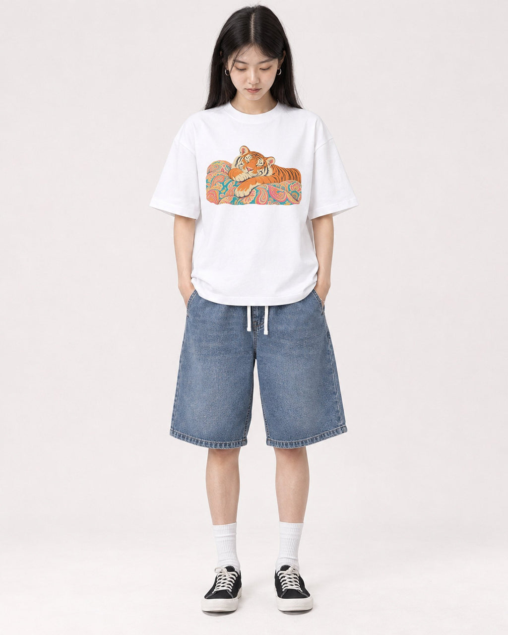 Mockup Boxy Heavyweight Tee White female full-body 01