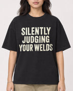 Mockup Boxy Heavyweight Tee Black female close-up 02