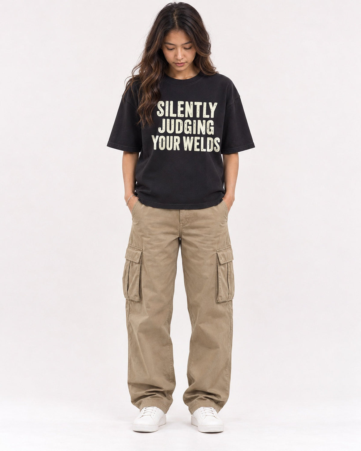 Mockup Boxy Heavyweight Tee Black female full-body 02