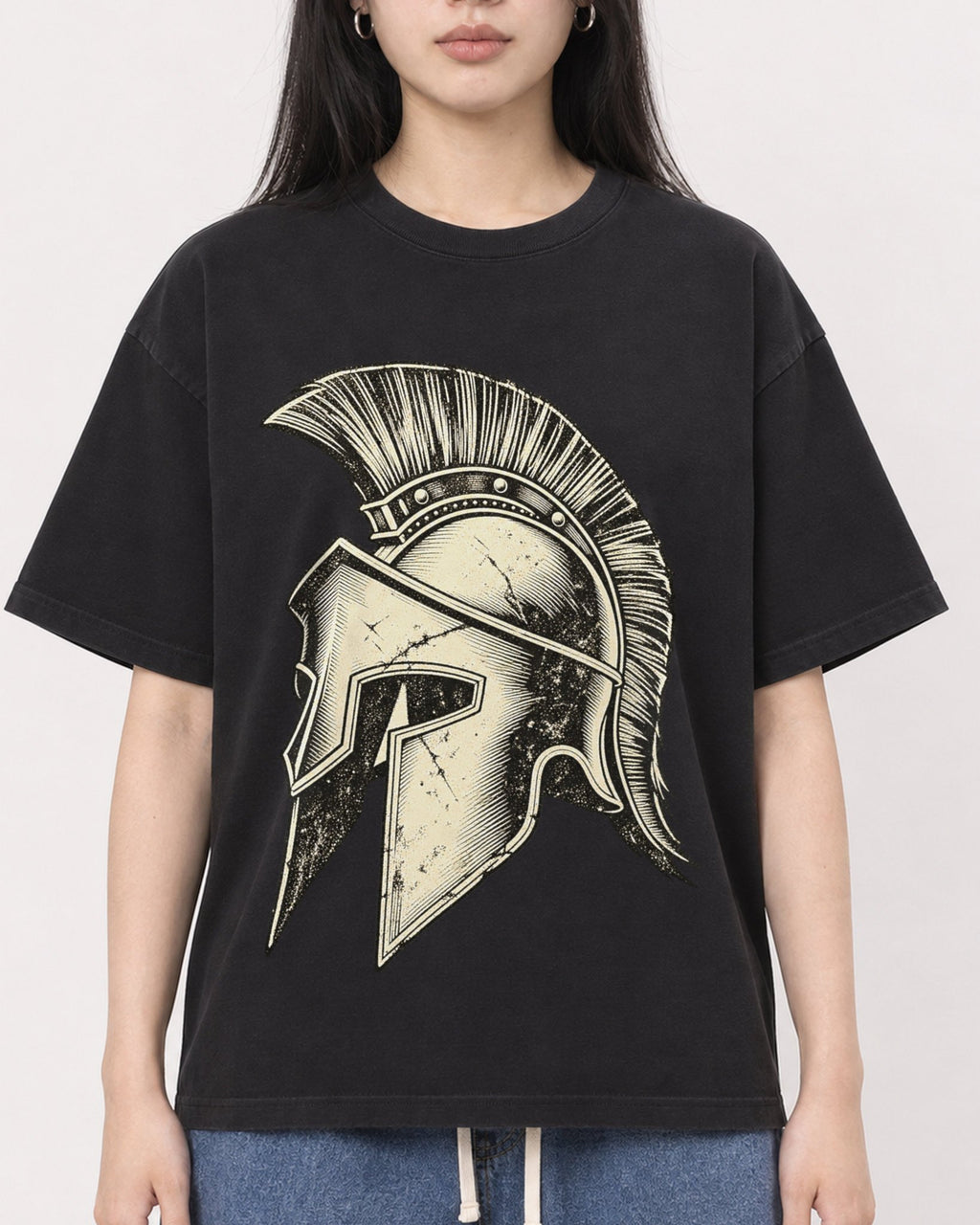 Mockup Boxy Heavyweight Tee Black female close-up 01