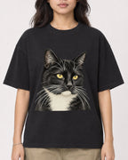 Mockup Boxy Heavyweight Tee Black female close-up 02