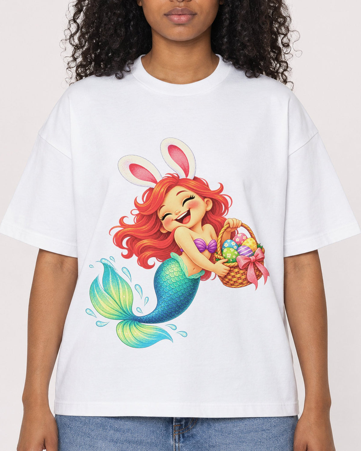 Mockup Boxy Heavyweight Tee White female close-up 05